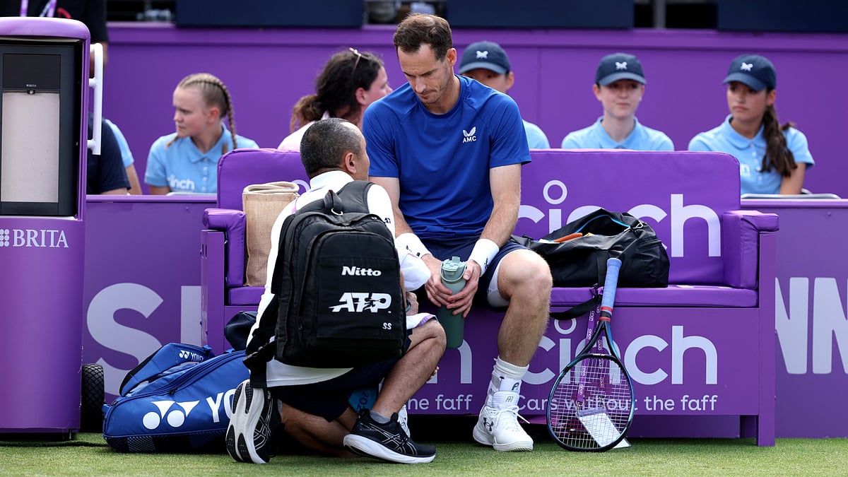 Andy Murray receives treatment at Queen's - null