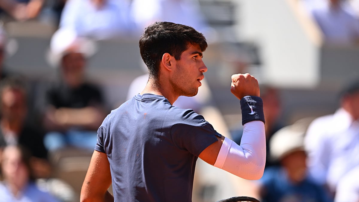 Carlos Alcaraz celebrates French Open 2024 semi-finals win over Jannik Sinner on June 7, Friday at Court Philippe Chatrier. 