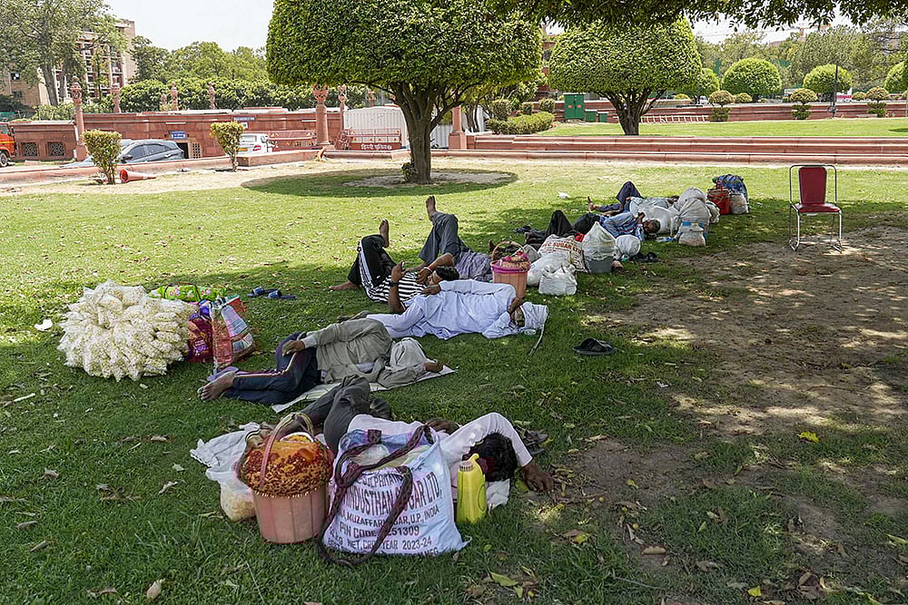 | Photo: PTI/Shahbaz Khan : Weather: Hot summer day in Delhi