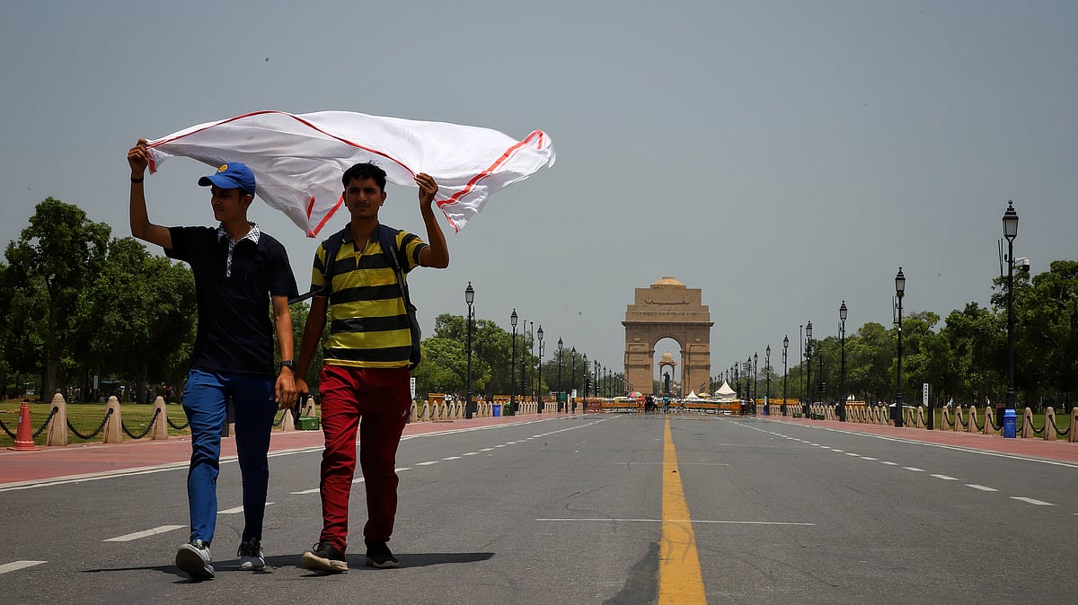 Suresh K Pandey/Outlook : Tourist visiting India Gate 