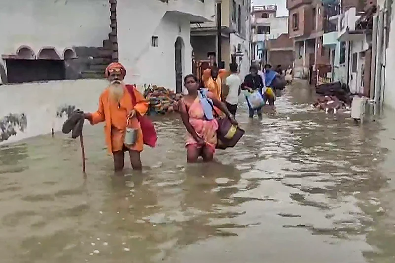Ayodhya Waterlogging due to Rains photo_5