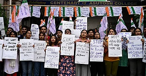 (Photo by Samir Jana via Getty Images) : Trinamool Chhatra Parishad (TMCP), students wing of All India Trinamool Congress (TMC) supporters staged a protest against recent scam in NEET and UGC-NET exam in front of Asutosh College, on June 22, 2024 in Kolkata, India.