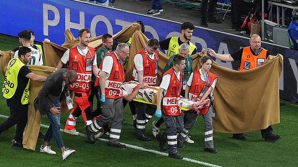 Barnabas Varga is carted off the pitch after an injury - | Photo: AP/Ariel Schalit