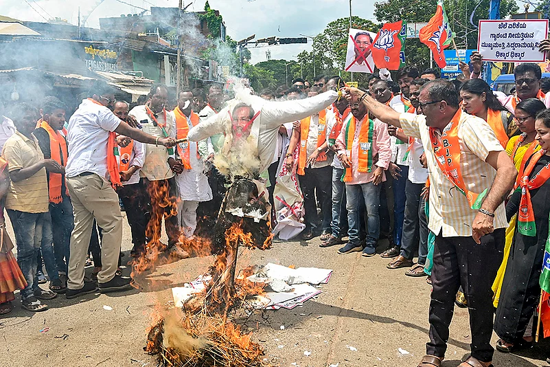 Karnataka BJP protest over fuel price hike