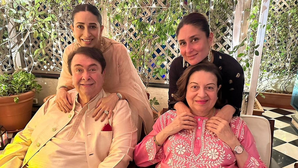 Instagram : Randhir Kapoor and Babita with their daughters, Kareena and Karisma
