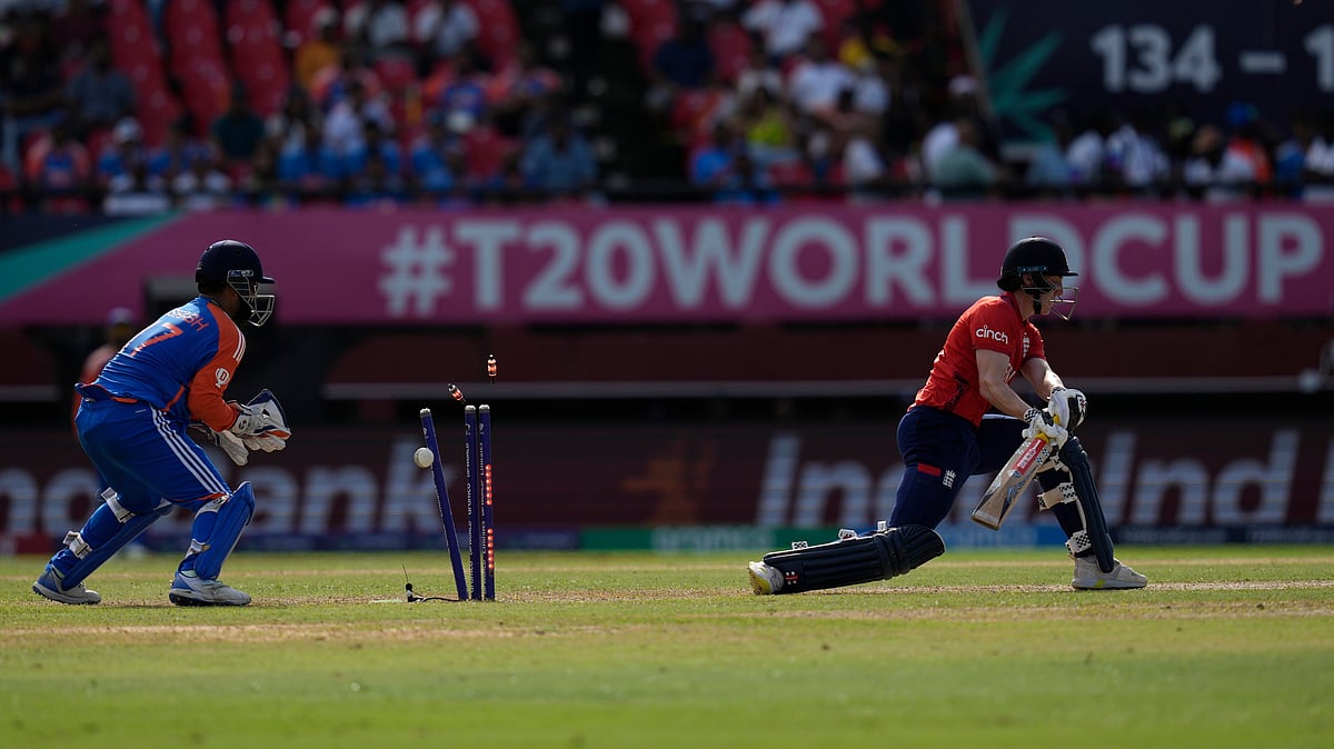  (AP Photo/Ramon Espinosa)

 : England's Harry Brook, right, is bowled out by India's Kuldeep Yadav during the ICC Men's T20 World Cup second semifinal cricket match between England and India at the Guyana National Stadium in Providence, Guyana, Thursday, June 27, 2024.

