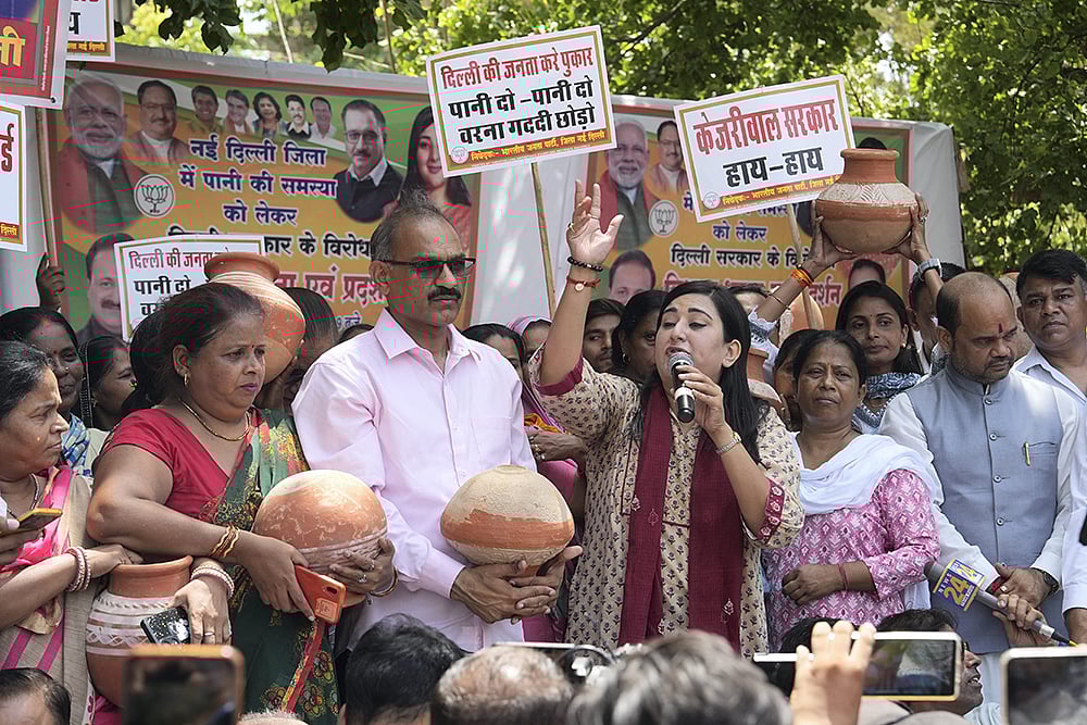 | Photo: PTI/Arun Sharma : Protest against water crisis in Delhi