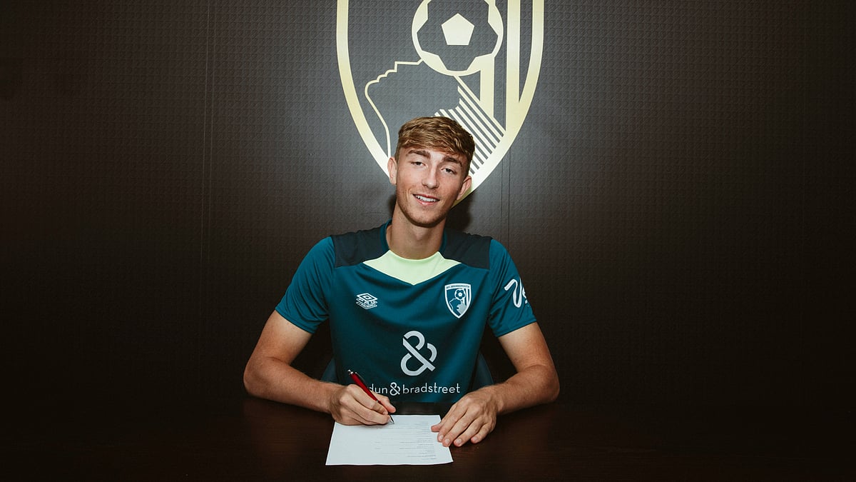 Dean Huijsen has completed a move from Juventus to Bournemouth