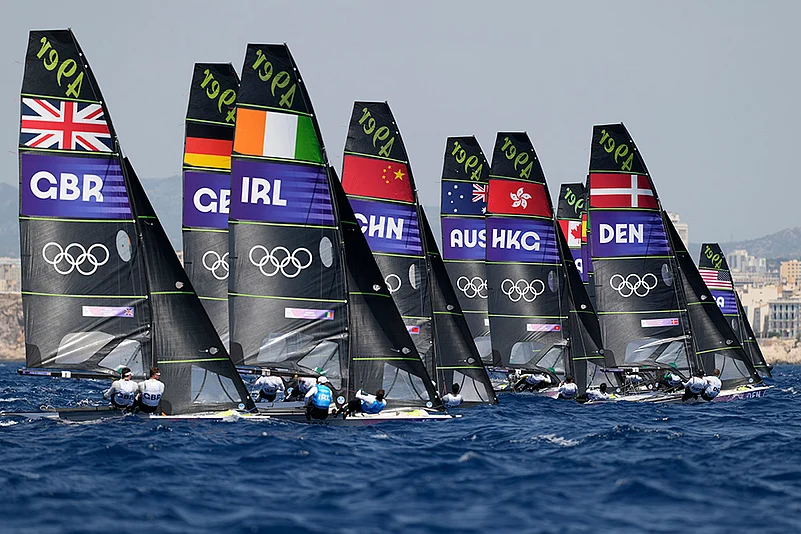 2024 Paris Olympics Sailing_mens 49er skiff class race_5