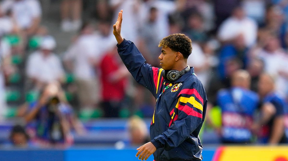 AP Photo/Manu Fernandez : Spain's Lamine Yamal takes a walk on the pitch before the final match between Spain and England at the Euro 2024 soccer tournament in Berlin, Germany.