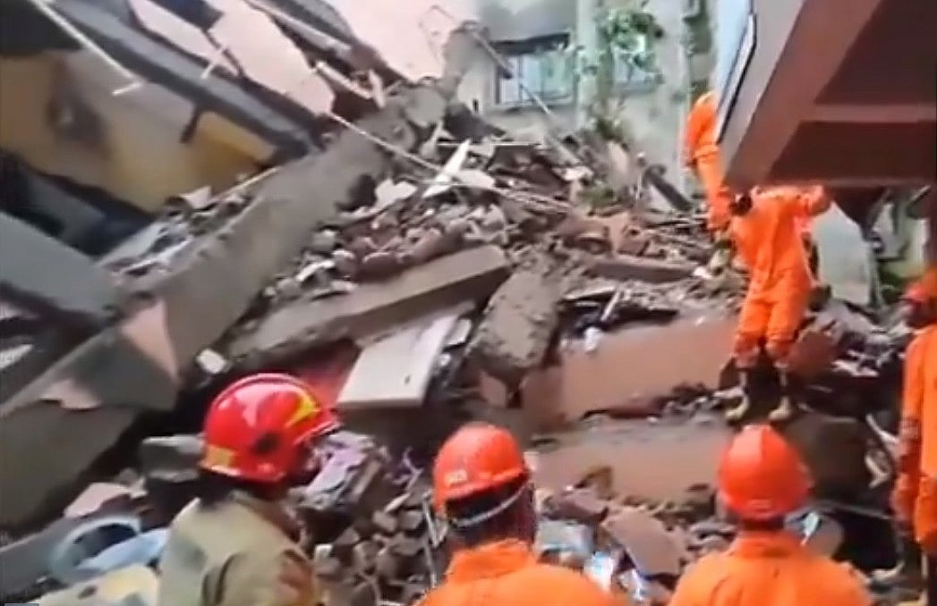 Screengrab of the building collapse in Navi Mumbai |