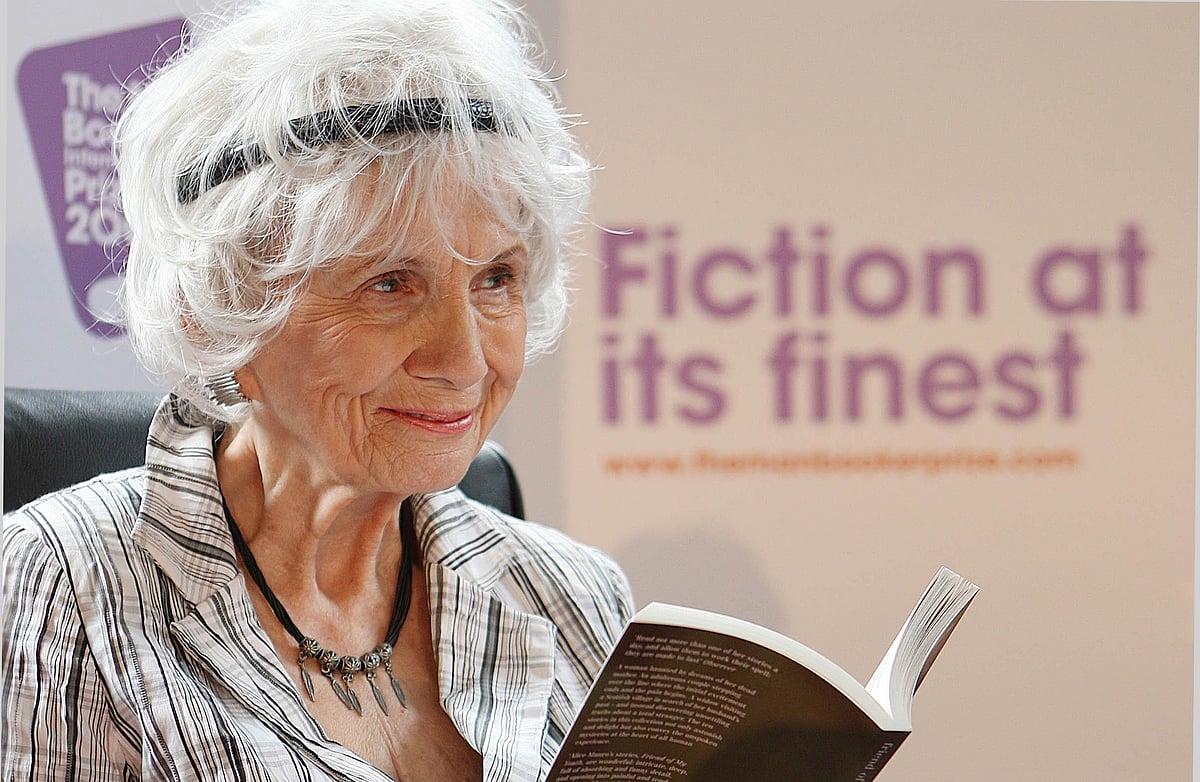 Getty Images : Alice Munro, winner of the 2009 Booker International Prize, at a press conference at Trinity College, Dublin.