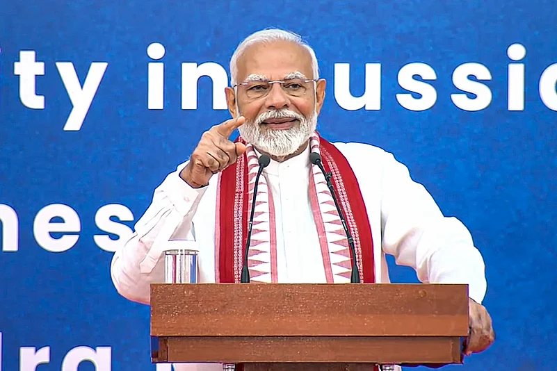 Narendra Modi addresses the Indian community in Russia