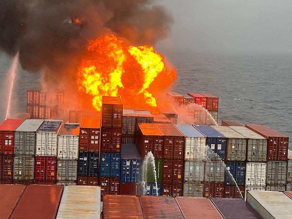 X/ @IndiaCoastGuard : Cargo vessel catches fire off Goa coast