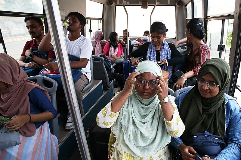 Bangladesh quota unrest: Students return to India_6