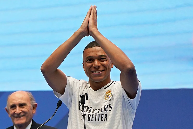 Kylian Mbappe Joins Real Madrid FC Photo gallery_7
