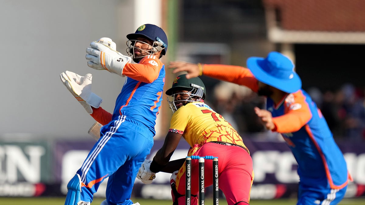 AP Photo/Tsvangirayi Mukwazhi : Zimbabwe batsman Luke Jongwe, centre, in action during the T20 cricket between Zimbabwe and India at Harare Sports Club, Harare.