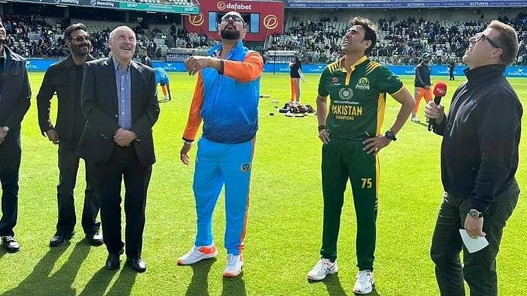 Captains Yuvraj Singh and Younis Khan at the toss for the India vs Pakistan final in World Championship of Legends 2024, in Birmingham on Saturday (July 13). - World Championship of Legends