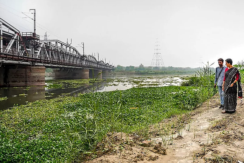 Delhi Minister Atishi inspects Purana Pul, Yamuna Bazaar ahead of Monsoon
