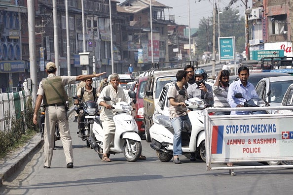 (Photo by Waseem Andrabi via Getty Images) : Paramilitary personnel at a checkpoint during a one-day strike against the Ehsaas-e-Kashmir music concert featuring conductor Zubin Mehta on September 7, 2013 in Srinagar, India.