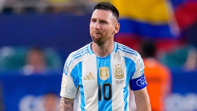 AP : Argentina's Lionel Messi walks off injured during the Copa America final soccer match in Miami Gardens, Fla., Sunday, July 14, 2024.