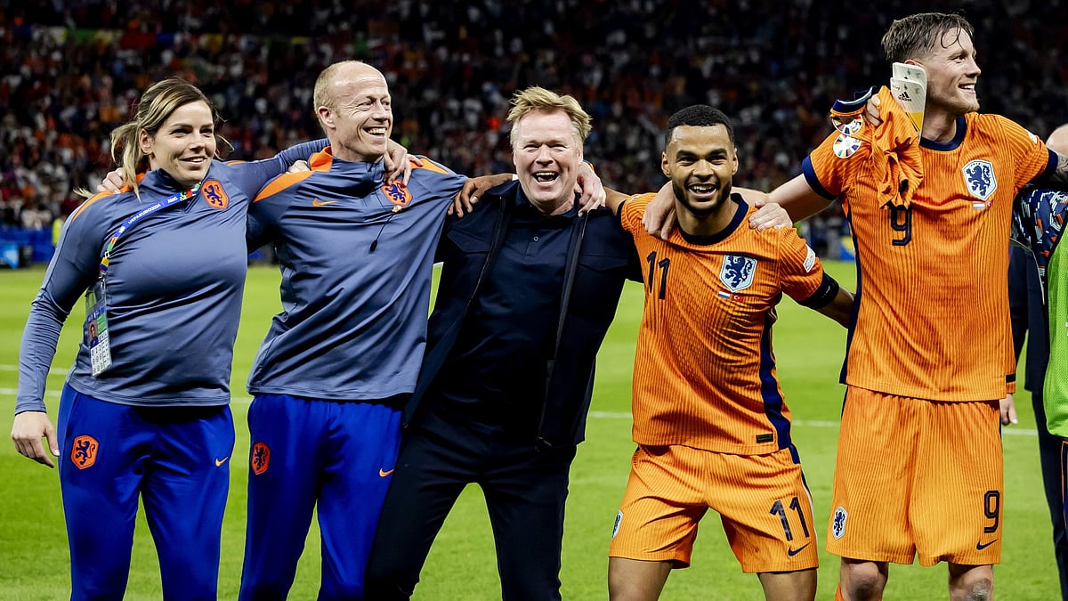 Ronald Koeman celebrates with his Dutch team