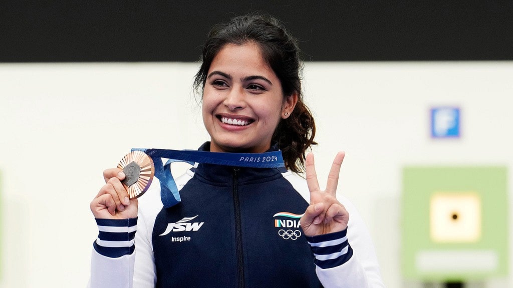 File : Manu Bhaker with her bronze medal at the Paris Olympic Games 2024.
