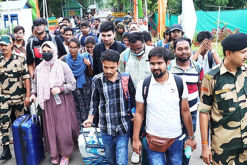 Bangladesh quota unrest: Students return to India_5