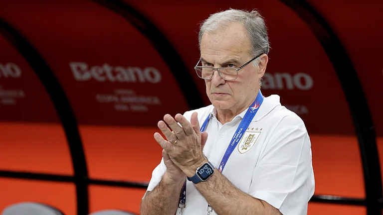 Marcelo Bielsa has said Uruguay will have no plan B to defend against Colombia's attac - null