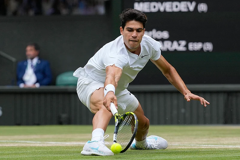2024 Wimbledon tennis Semi-Final Carlos Alcaraz vs Daniil Medvedev photo gallery_4