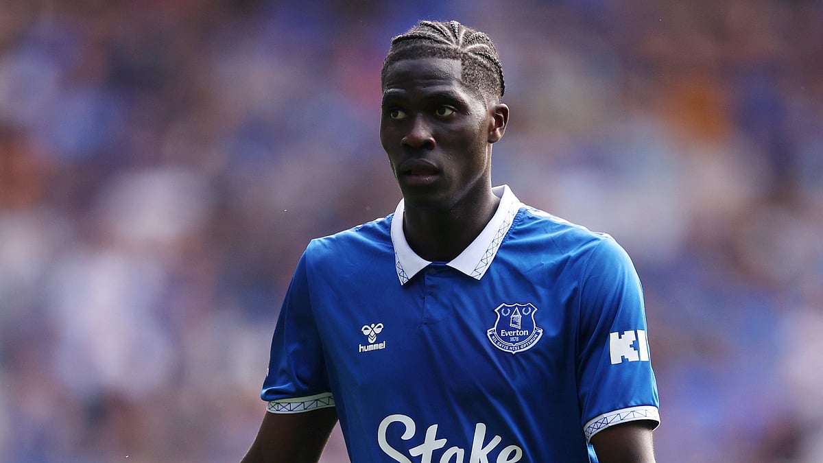 Onana has completed his switch from Everton to Villa - null