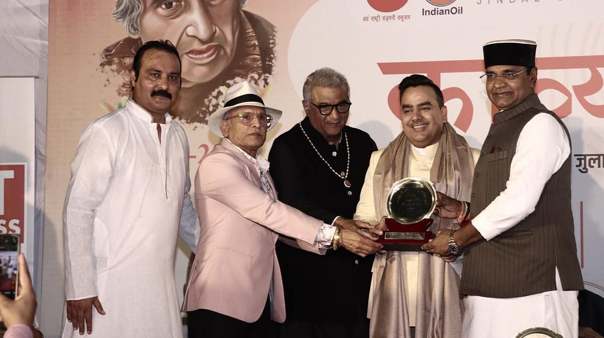 CMD Of Bharat Express, Upendrra Rai, Honours Javed Akhtar With ‘Mahakavi Neeraj Samman-2024’ On The Death Anniversary Of Mahakavi Neeraj