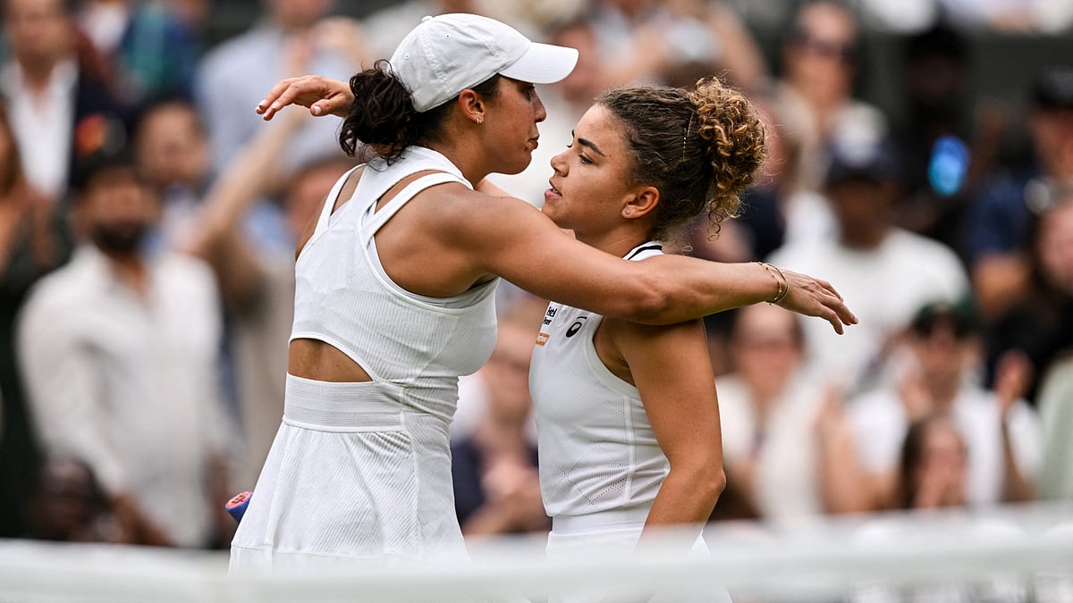 Madison Keys and Jasmine Paolini embrace after the American retires hurt at Wimbledon on Sunday.