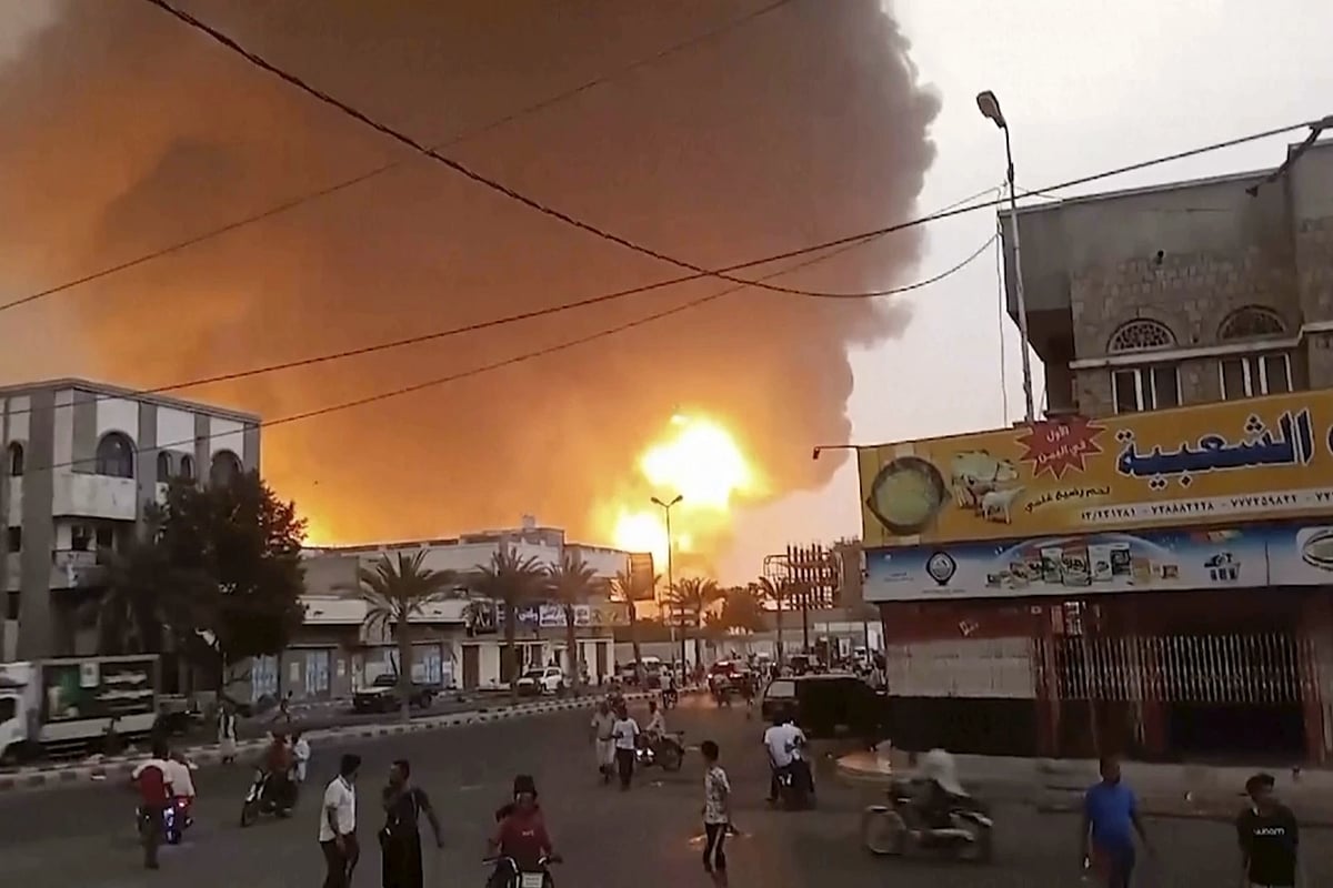 Smoke and flames rise from a site in Yemens Hodeidah |