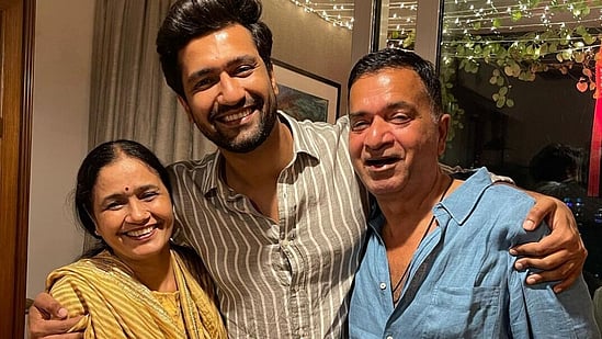 Instagram : Vicky Kaushal with his parents - Sham Kaushal and Veena Kaushal
