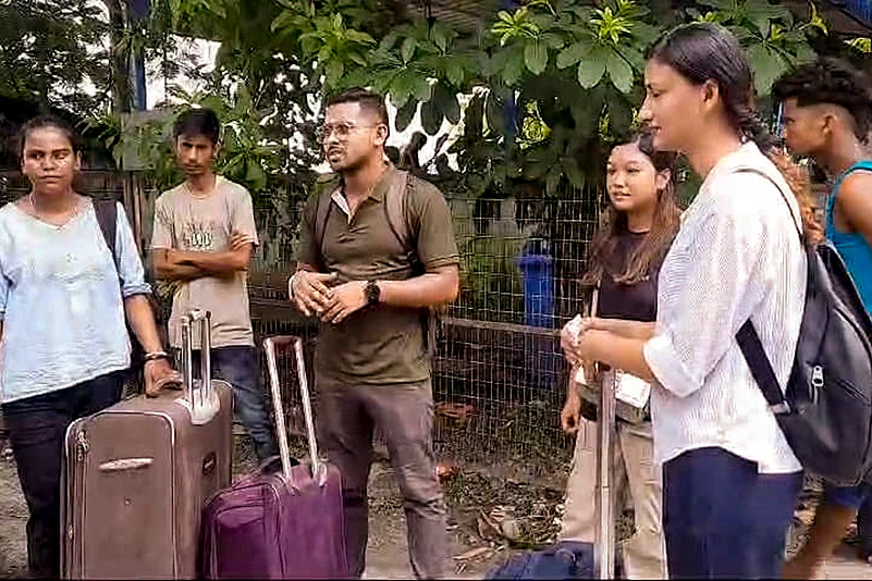 Bangladesh quota unrest: Students return to India_2