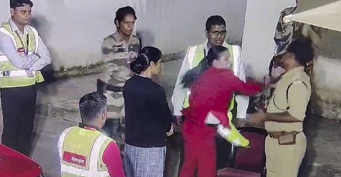 X/@PTI_News : Female employee of Spicejet Airlines slapped CISF officer at Jaipur Airport on Thursday |
