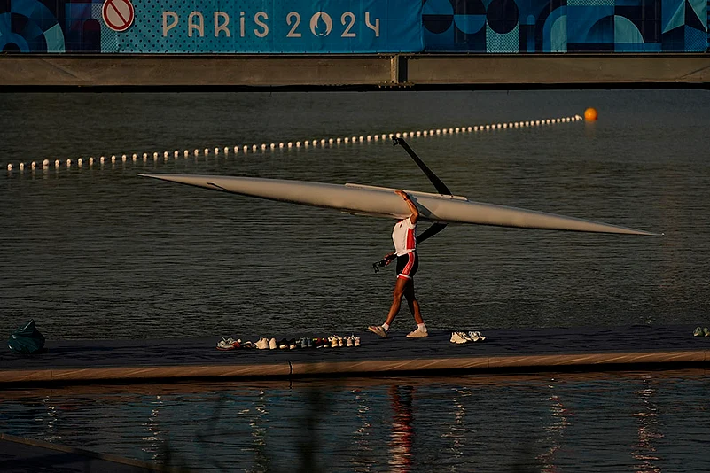 2024 Paris Summer Olympic Games_Paris Olympics Day 3 Photo_rowing competition