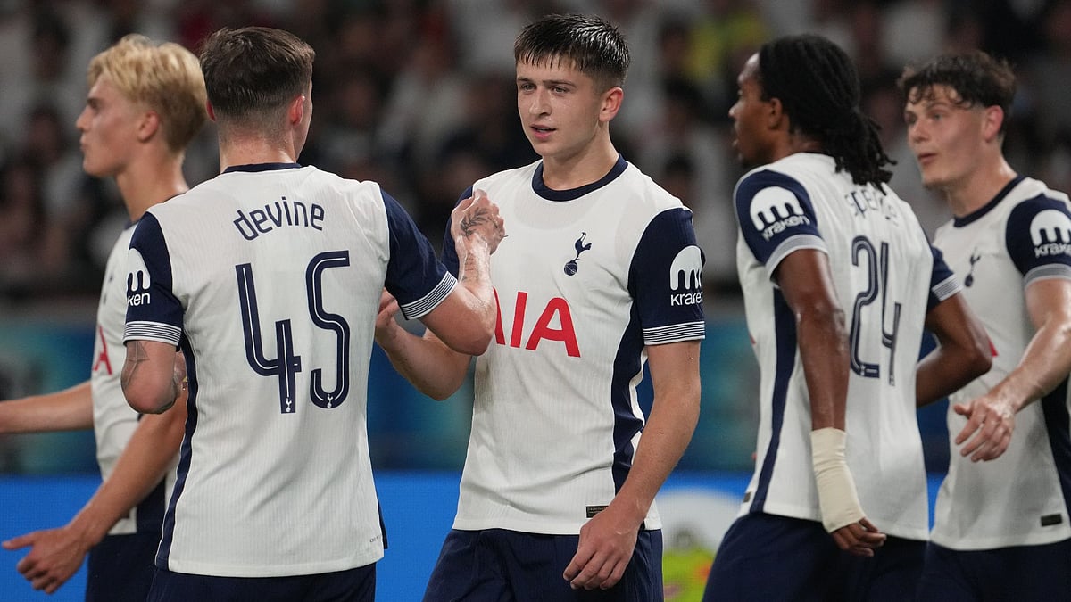 Moore (centre) was Spurs' hero against Vissel Kobe