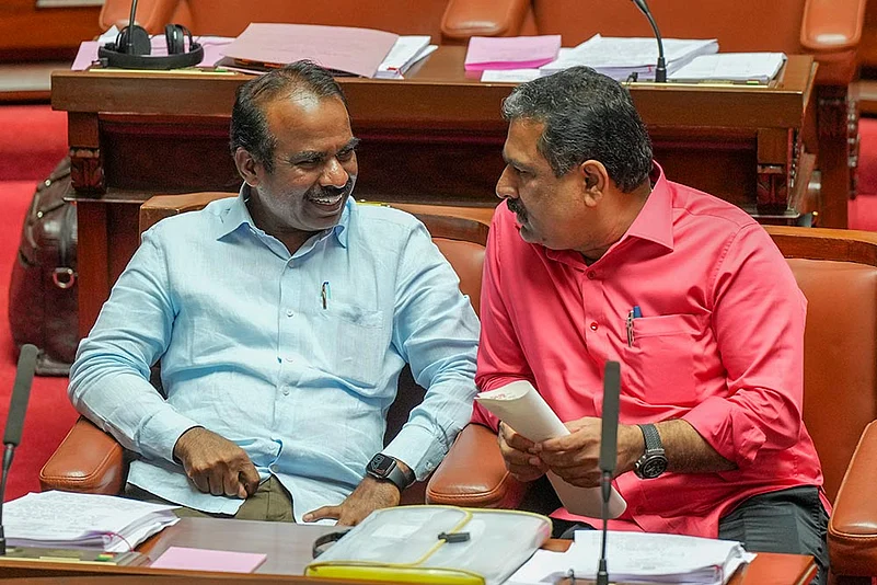 BJP MLC Ravi Kumar and Congress MLC P Puttanna