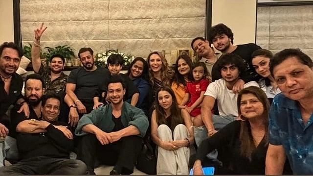 Viral Pic: Salman Khan Celebrates Rumoured Girlfriend Iulia Vantur’s Birthday With His Entire Family 
