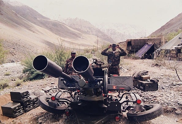 Getty Images : Indian army's guns positioned during Kargil war with Pakistan backed Islamist militants on high altitude border in Jammu and Kashmir
