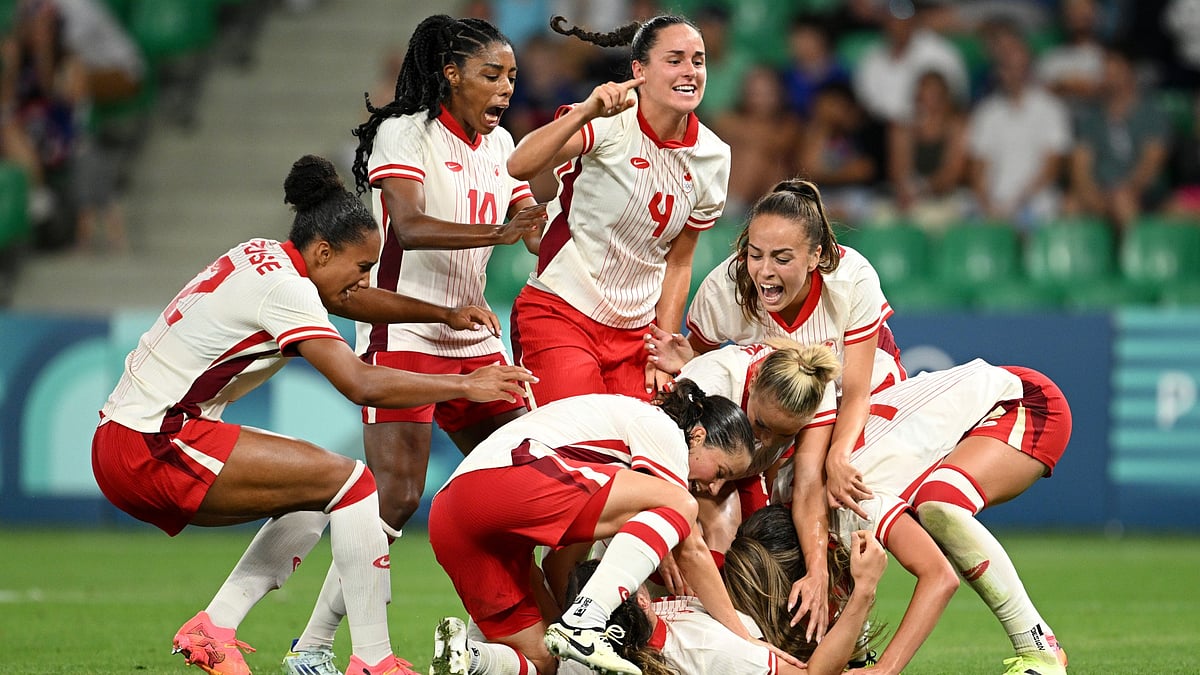 Canada celebrate their stoppage-time winner against France