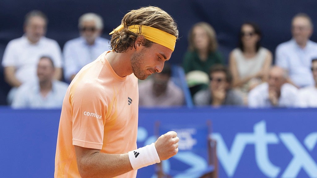 Peter Klaunzer/Keystone via AP : Stefanos Tsitsipas of Greece celebrates during a quarter final match against Fabio Fognini of Italy at the Swiss Open tennis tournament in Gstaad, Switzerland, Friday, July 19, 2024.


