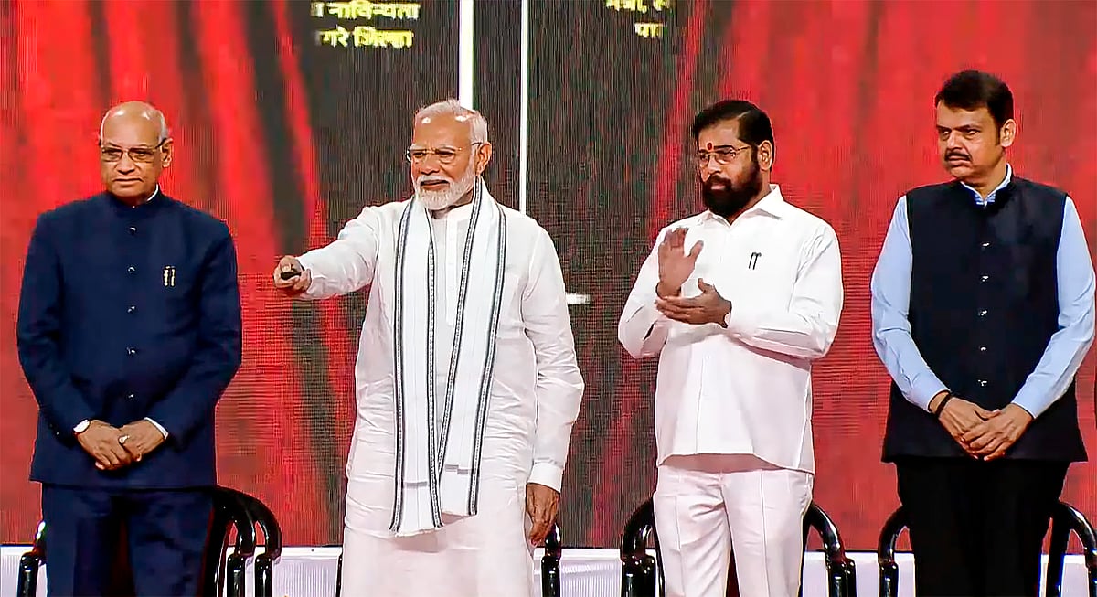 PTI : PM Modi lays foundation of projects in mumbai