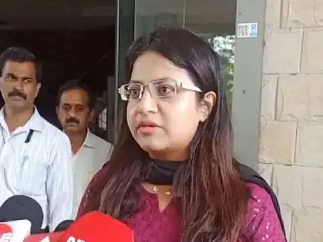 PTI : IAS probationer Puja Khedkar |