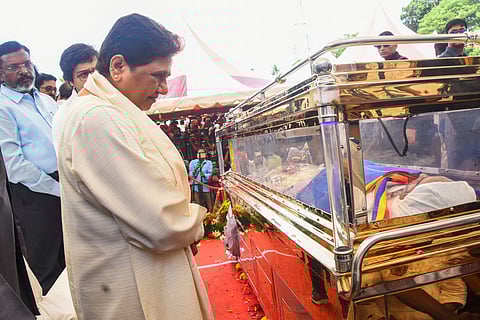 Mayawati pays respects to deceased BSP leader