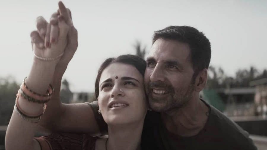 Radhika Madan, Akshay Kumar