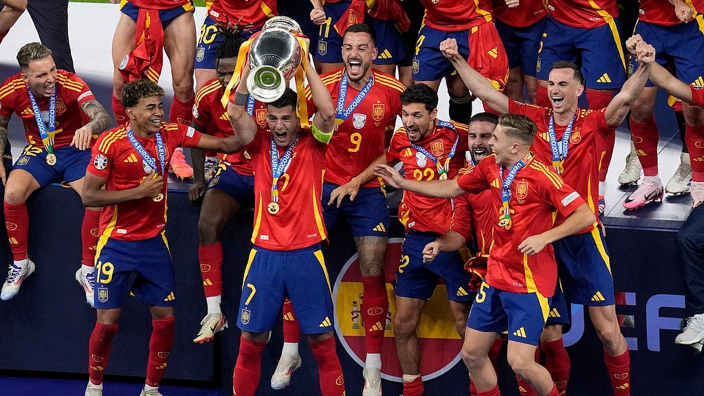 Photo: AP : Spain captain Alvaro Morata lifts the European Championship trophy as his teammates celebrate after beating England in the final, in Berlin on Monday (July 15, 2024). 