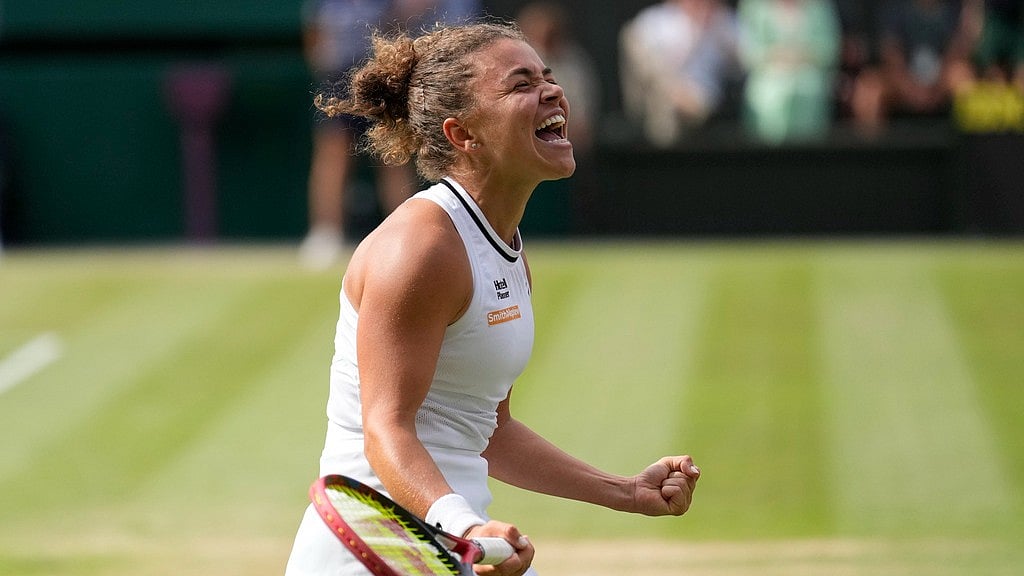 AP : Jasmine Paolini of Italy celebrates after defeating Donna Vekic of Croatia in their semifinal match at the Wimbledon.